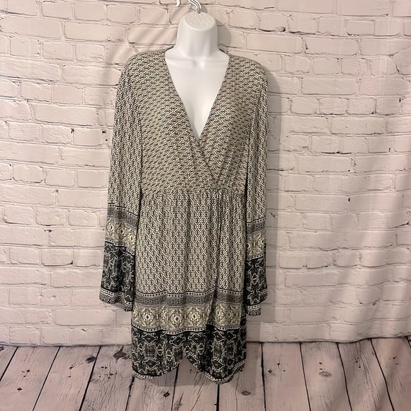 Charlotte Russe Dresses & Skirts - Charlotte Russe black and ivory mixed print boho Large